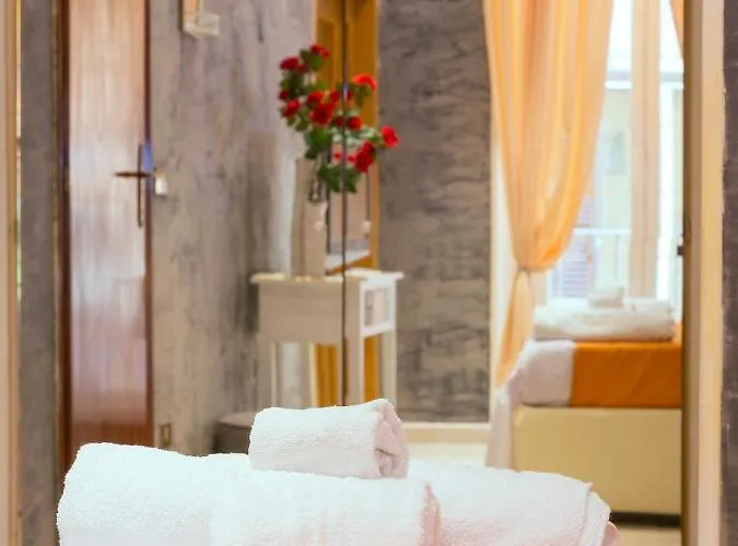 Cavourcolosseumapartment Апартаменты *